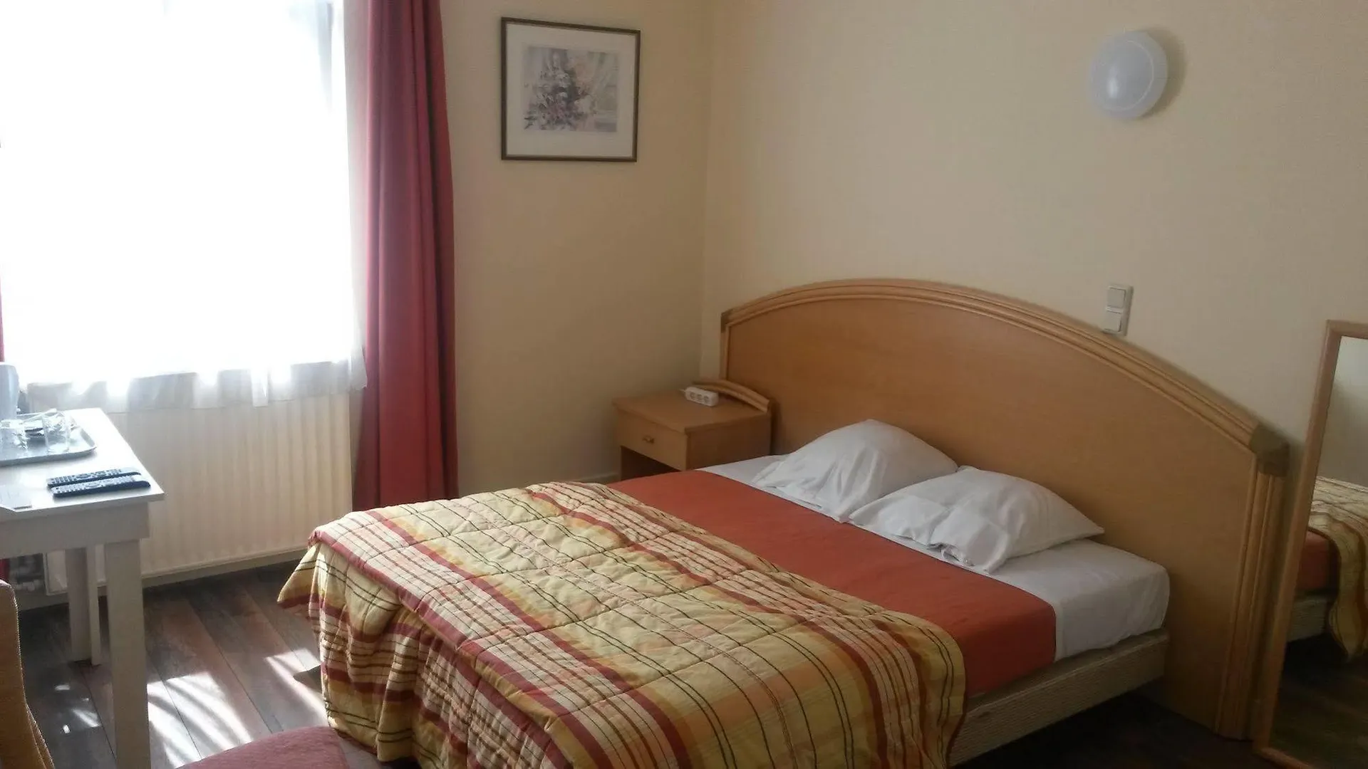 Hotel Queen Mary Brussels 3*,